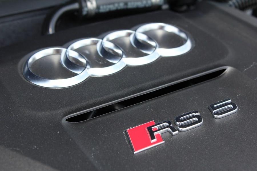 Моторный отсек Audi RS5 Cabriolet 2013 года  (NA) (фото 5 из 39)
